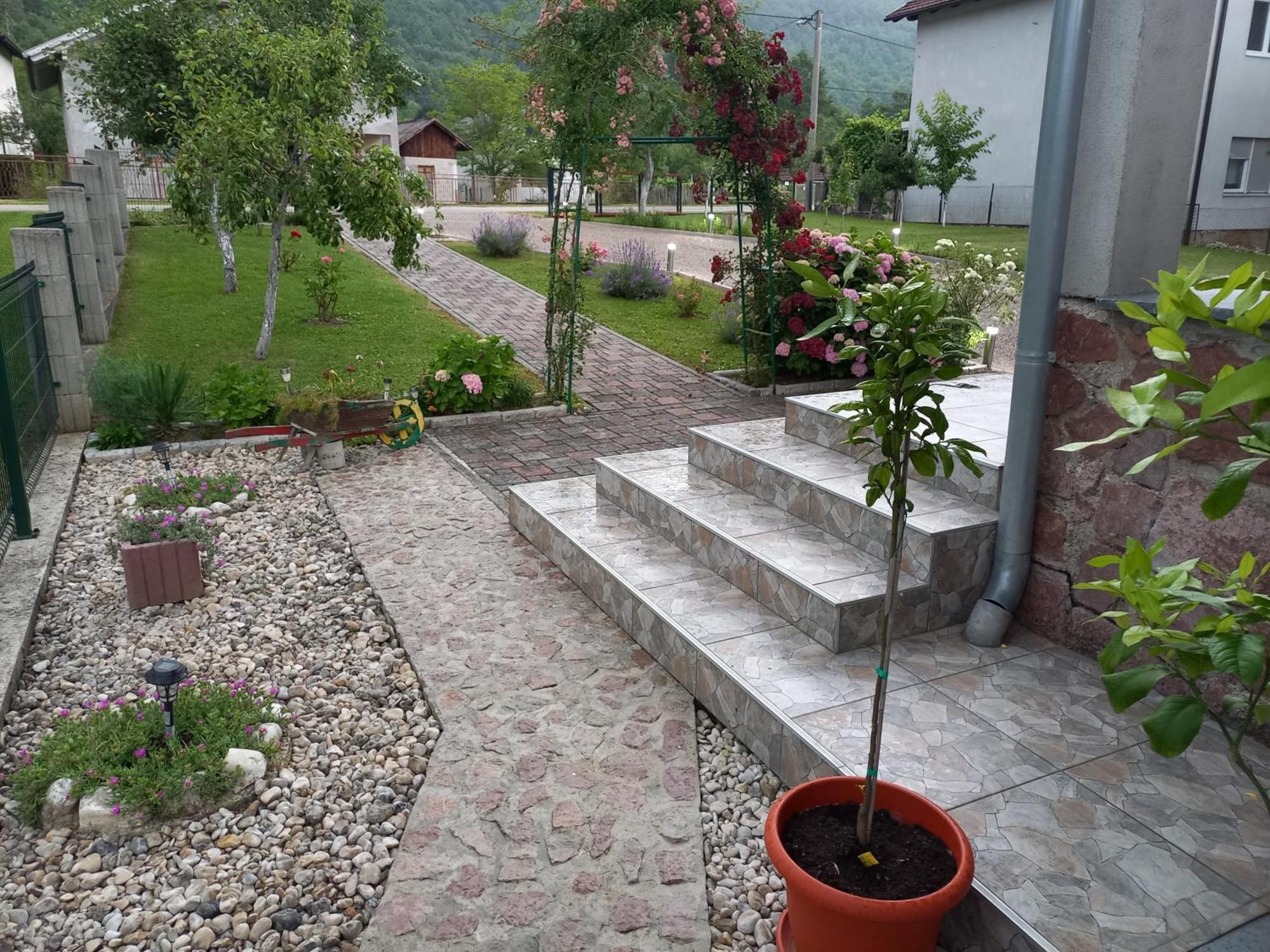 Studio Apartman Azra Kulen Vakuf Zewnętrze zdjęcie